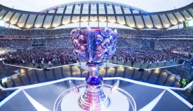 Uzi 名人堂皮肤设计揭晓：个人元素拉满，自黑眼位引热议；Doinb 坦言成绩压力：若表现不佳将彻底告别赛场！